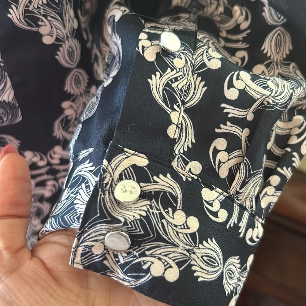 The Limited 3/4 length sleeves, black and crème blouse - Picture 8 of 8